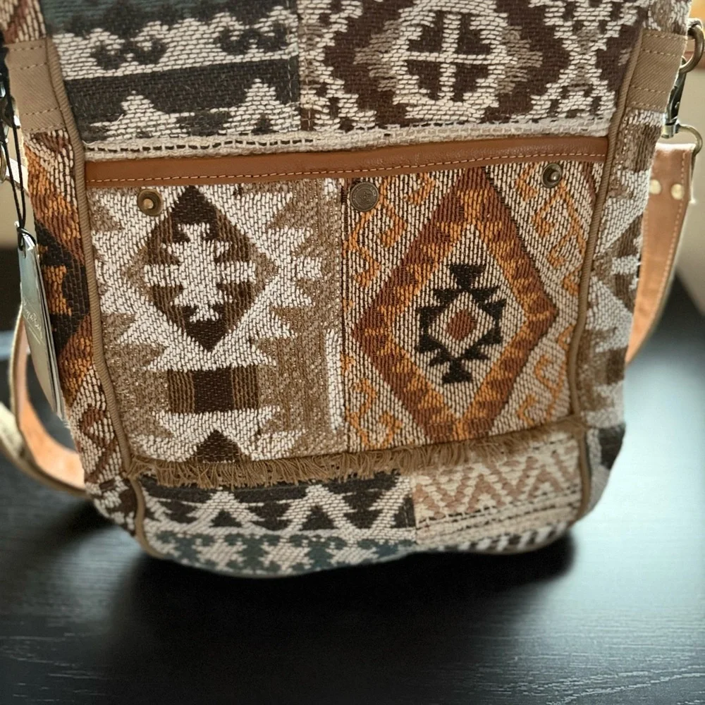 Myra Sonoran Sands Western Crossbody Bag Aztec Canvas NWT - Picture 4 of 11
